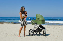 Bumbleride Speed pram goes on beach