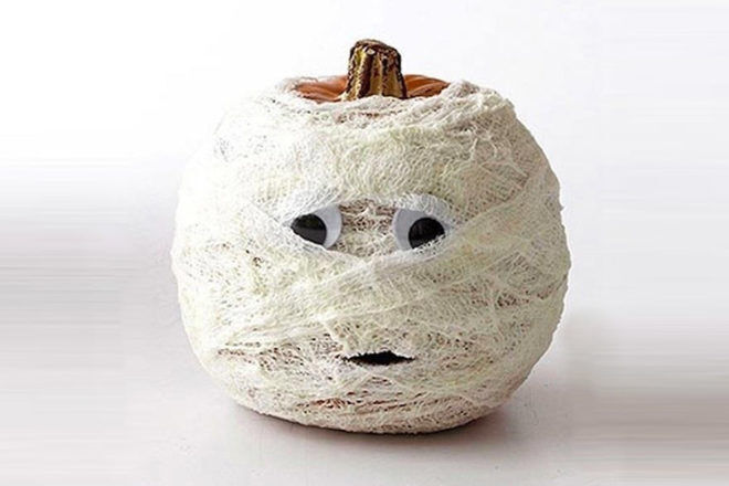 Halloween crafts: mummy pumpkin