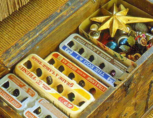 Clever idea: egg cartons for Christmas ornament storage