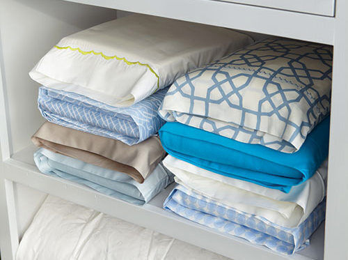 Clever ideas: store bedlinen sets inside their pillowcases