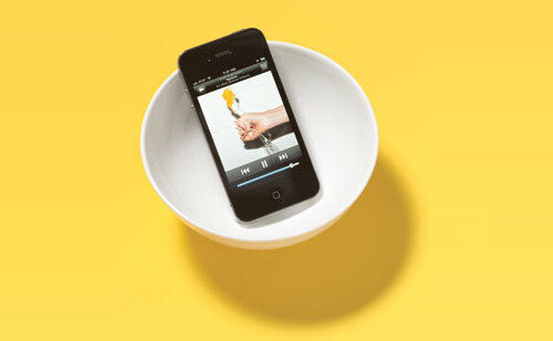 Clever ideas: bowl as iPhone sound amplifier