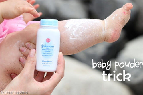 Clever ideas: baby powder to remove sand from feet