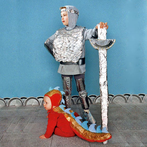Kids costumes: knight and dragon