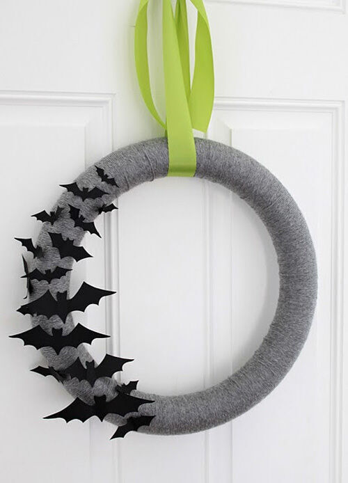 Halloween crafts: bat wreath