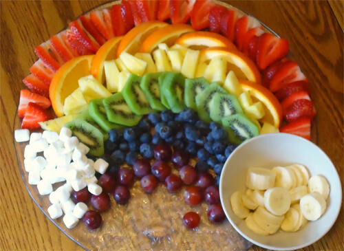 Kids food: rainbow fruit platter