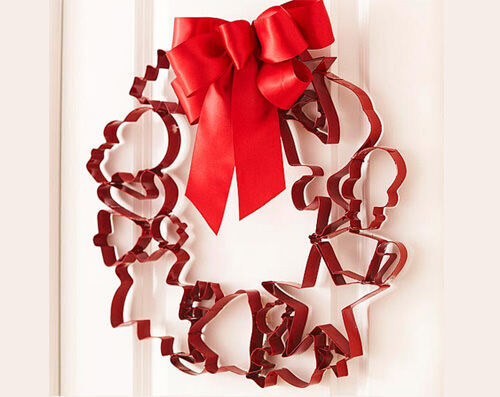 Christmas craft - cookie cutter wreath