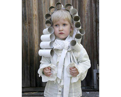Toilet paper rolls used as a costume wig