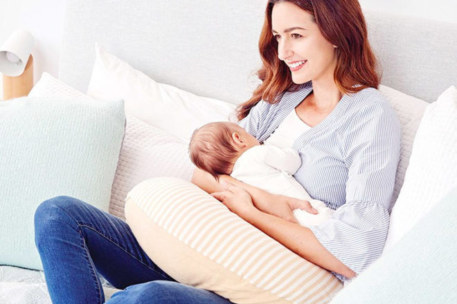 Best Nursing Pillow: Mamaway 3-in-1 maternity and breastfeeding pillow