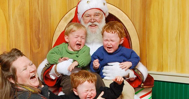 13 Awkward Santa Photos