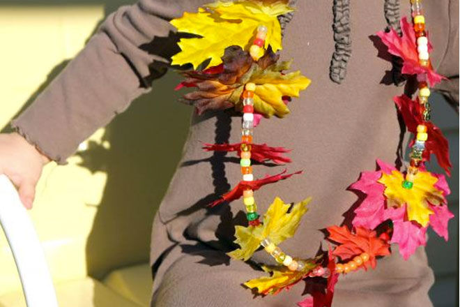 Kiwi-Crate-Autumn-Leaf-Necklace