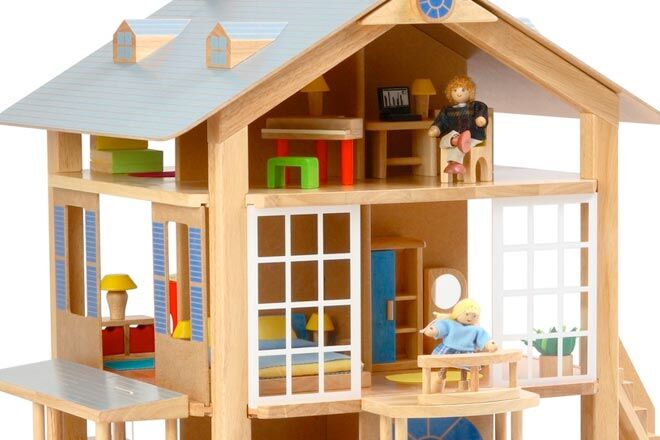 boys wooden doll house