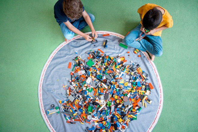 The Brik Bag - Open it up and it's a giant play mat, then pull the string and it's cool storage for all those bricks!