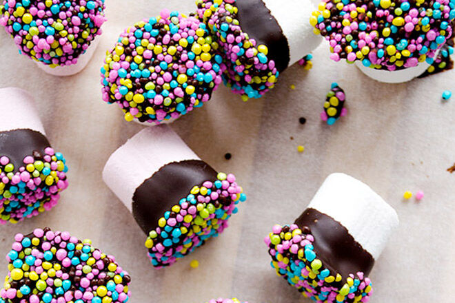 Chocolate Dipped Marshmallows