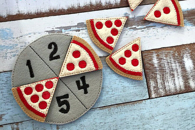 Felt pizza counting game