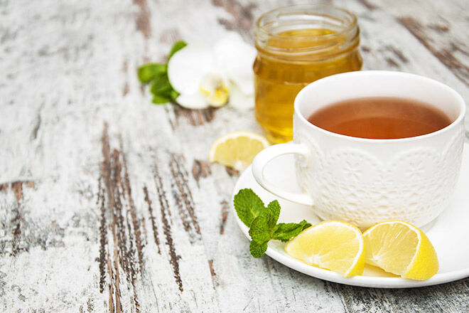 Sip honey tea to avoid winter colds