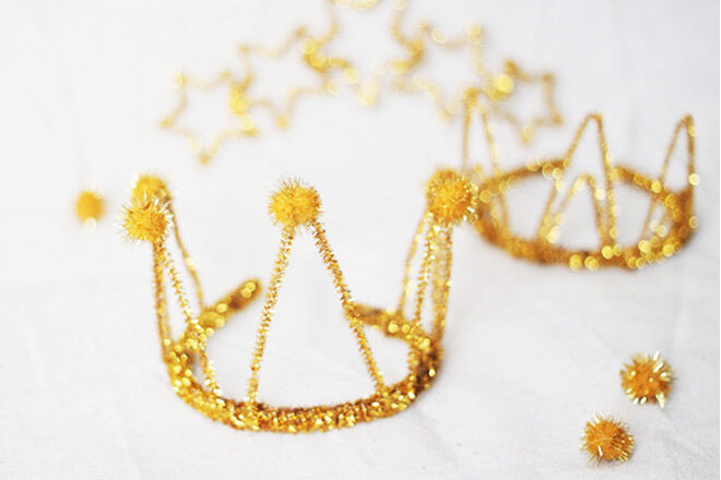 Easy peasy sparkly crown DIY for a princess party