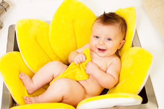 Bath your baby in the sink with the Blooming Bath Pad