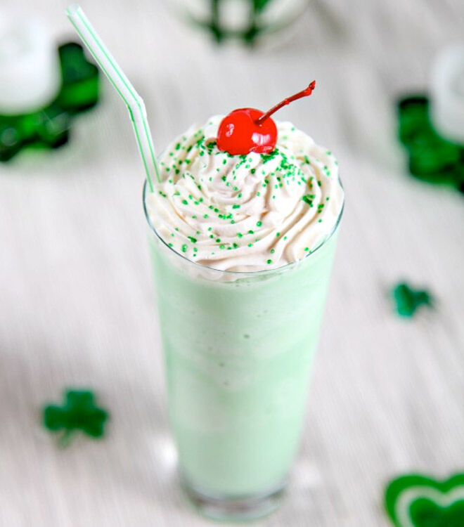 This peppermint Milkshake is the perfect drink for St Patricks Day!