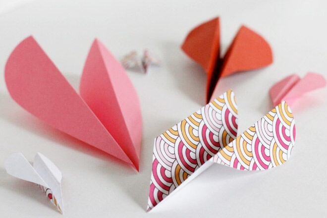 Valentines Paper Plane via Makes and Takes