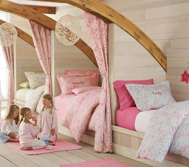 Good idea from Pottery Barn for three kids in a bedroom