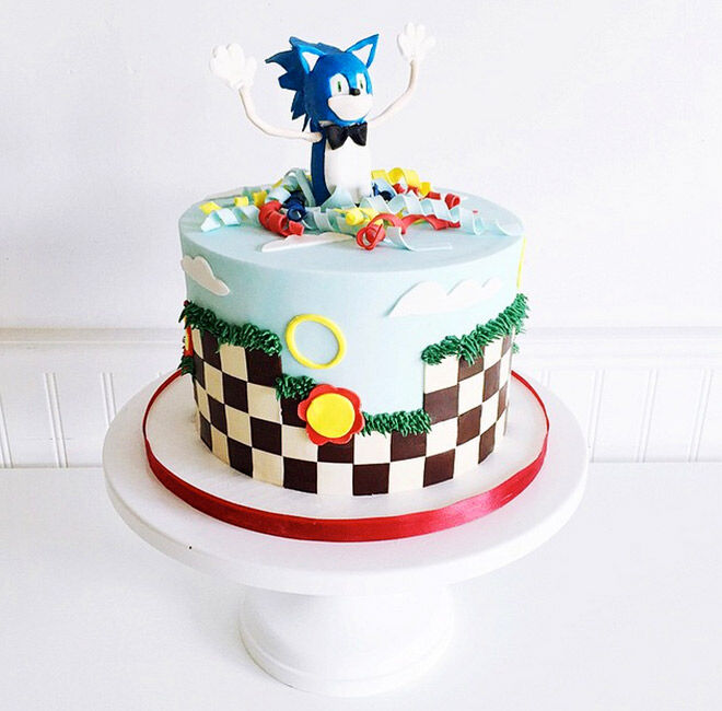 Birthday Cakes for Boys: Sonic Cake via @jennaraecakes | Mum's Grapevine
