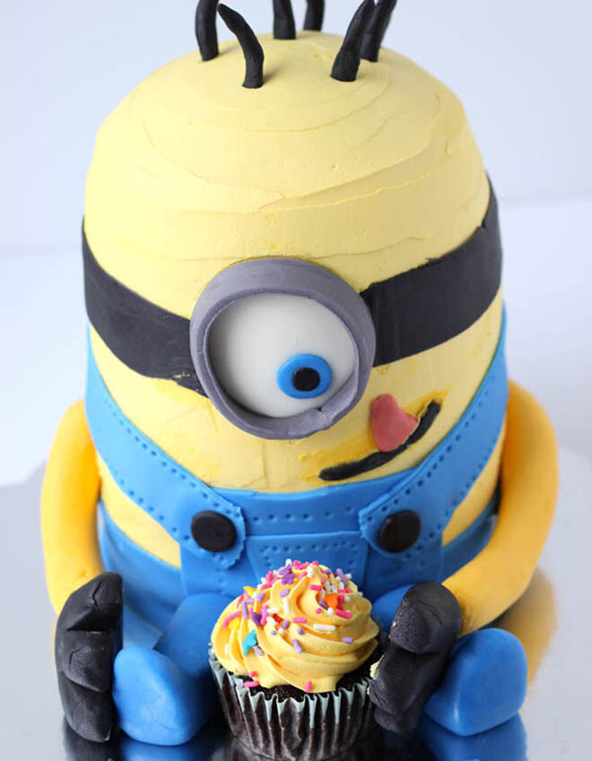 Minion birthday cake. Click link for tutorial | Mum's Grapevine