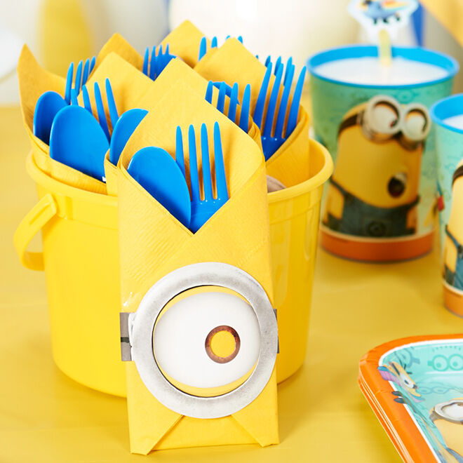 Minion Party Napkins - Make your party cutlery even cuter! | Mum's Grapevine