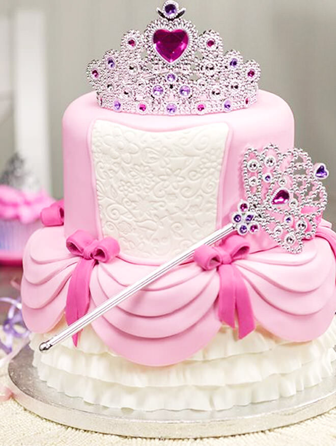 For royal sweethearts who won't leave home without their wand in hand, they'll love this two-tier number. 