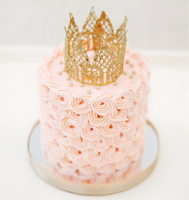 Princess cakes can be small and special too - just look at this tiny treat.