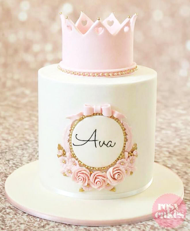  This is a dream cake for any wannabe princess!