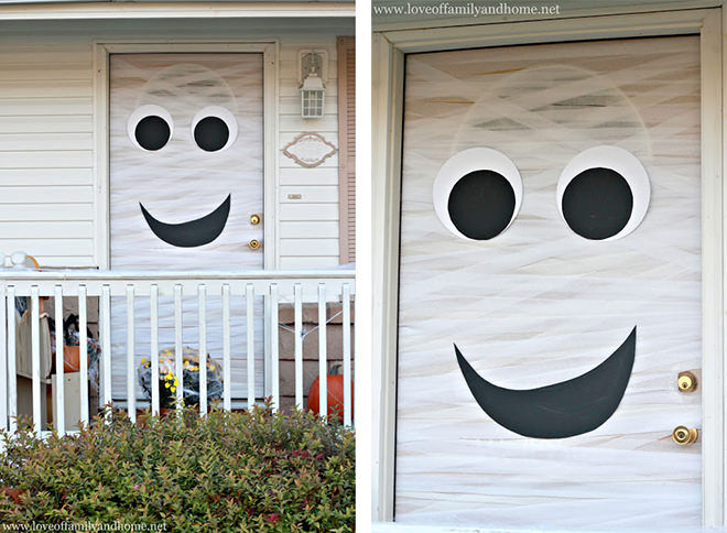 A happy ghost front door - perfect for kiddies Halloween parties
