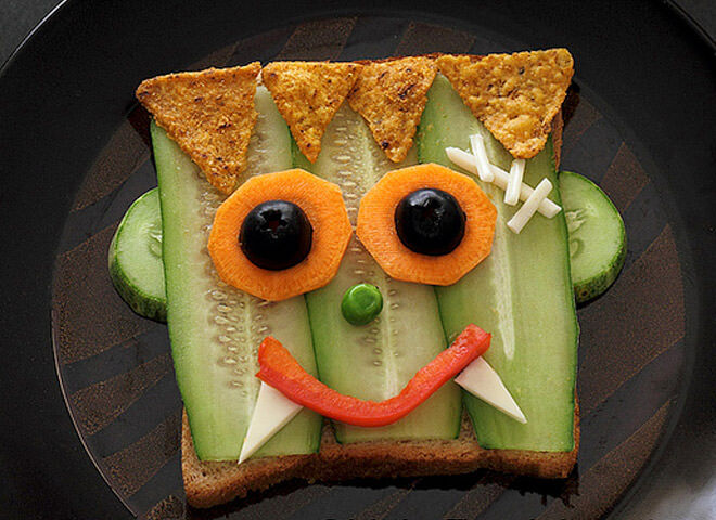 Save their favourite Halloween character for their sandwich! This Frankenstein looks super cool made from carrots and cucumbers. 