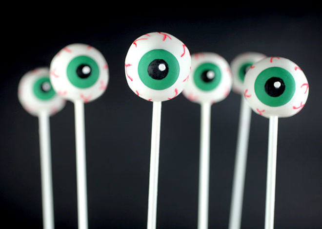 Get a mouth full of eyeballs this Halloween with these cute cake pops