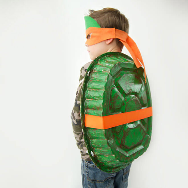 Ninja Turtle Costume Idea: All you need is a baking tray to turn the kids into their idol.