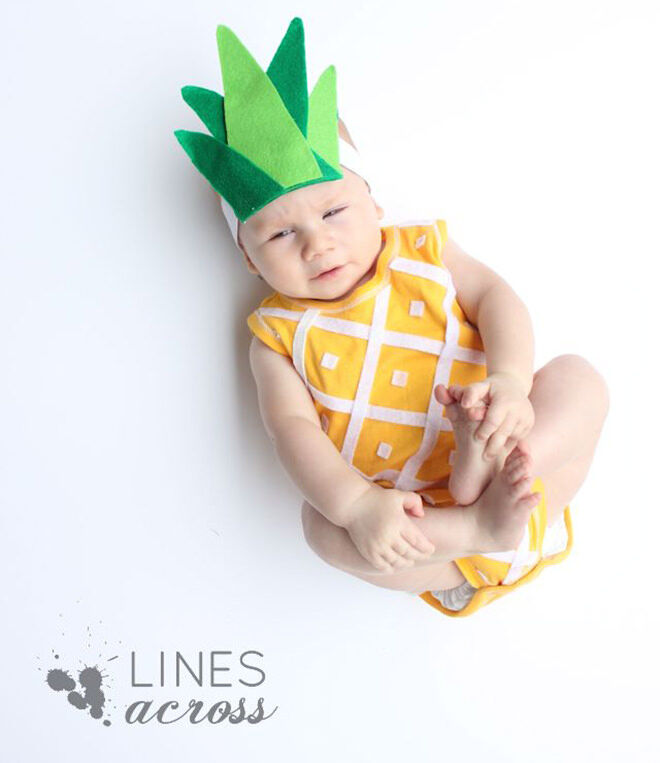 How aorable is this no-sew pineapple Halloween baby costume? So sweet!