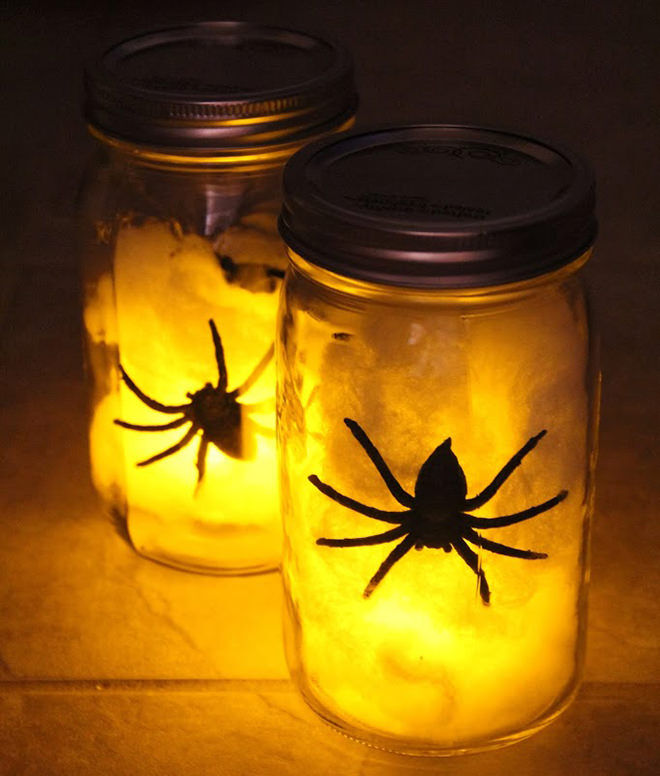 Don't let the spiders out of the jar! Great Halloween decoration