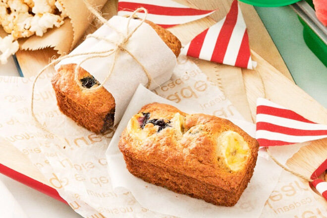 Yummy, yummy get in our tummy! These mini banana and blueberry breads are the perfect size to pack into the lunchbox for a mid-morning snack or afternoon treat.