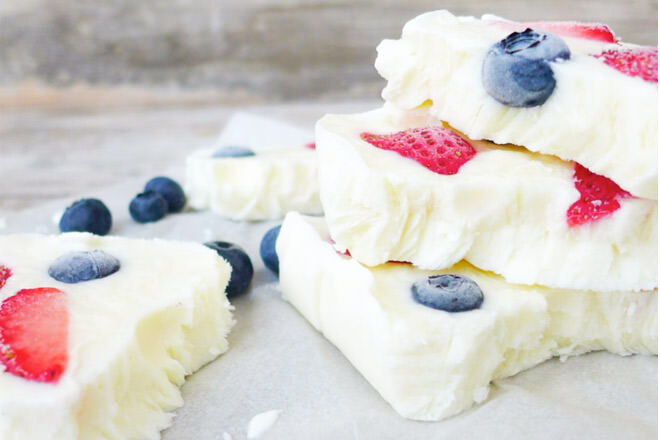 Diary-free yoghurt bark! Simply use coconut yoghurt for this tasty summer treat