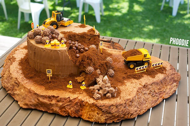 Excavator Fondant Cake 🚜 🚧... - Home Baker - Quality Goods | Facebook