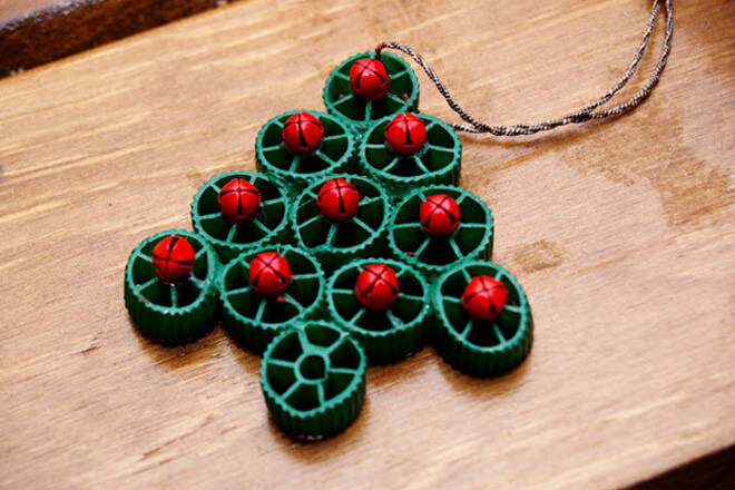 Use pasta shapes to make these Christmas ornaments