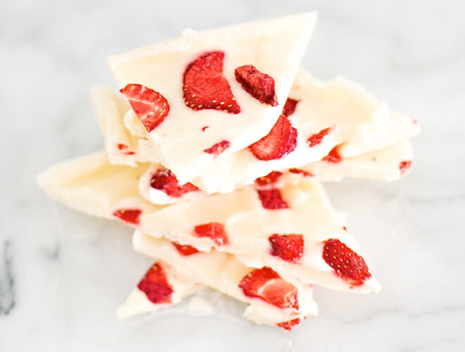 Strawberry yogurt bark recipe - Spread Greek yoghurt onto a sheet, add freeze dried strawberries for a fun, crunchy texture. Yummo! 