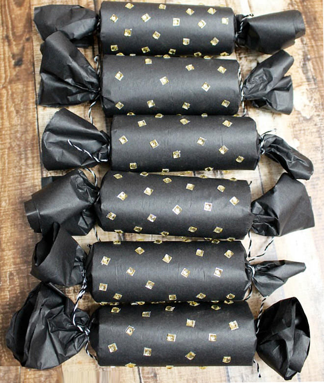 DIY Black and Gold Christmas Crackers