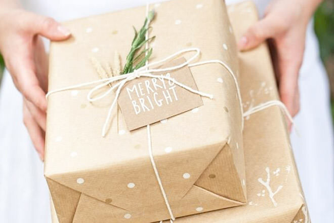 19 creative ways to wrap with brown paper at Christmas | Mum's Grapevine