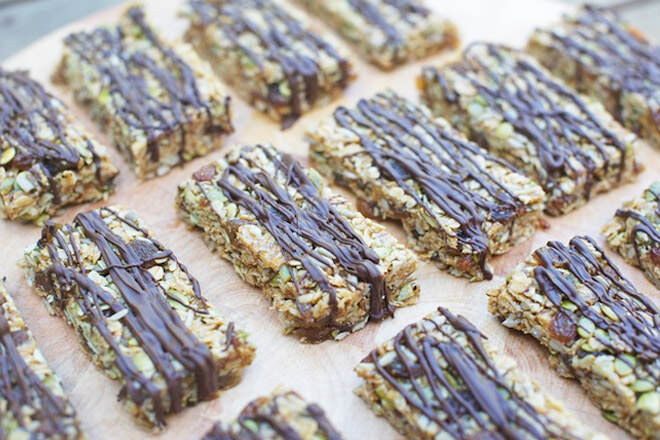 Homemade muesli bars with chocolate drizzle