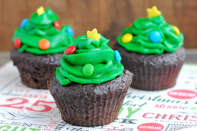 Easy Christmas tree cupcakes
