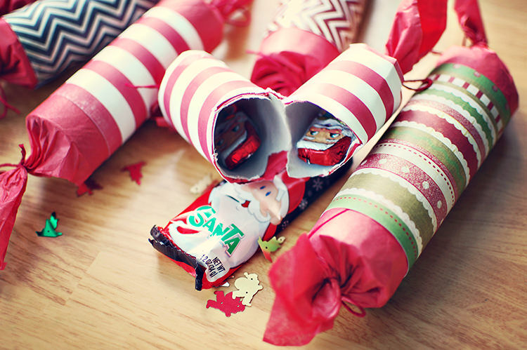 12 DIY Christmas crackers | Mum's Grapevine