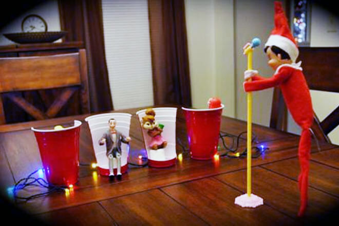 Elf on the Shelf takes part in The Voice