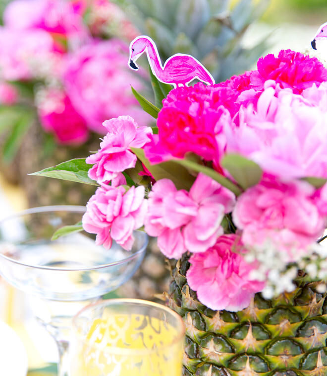 Easy Pineapple vase for Flamingo Party
