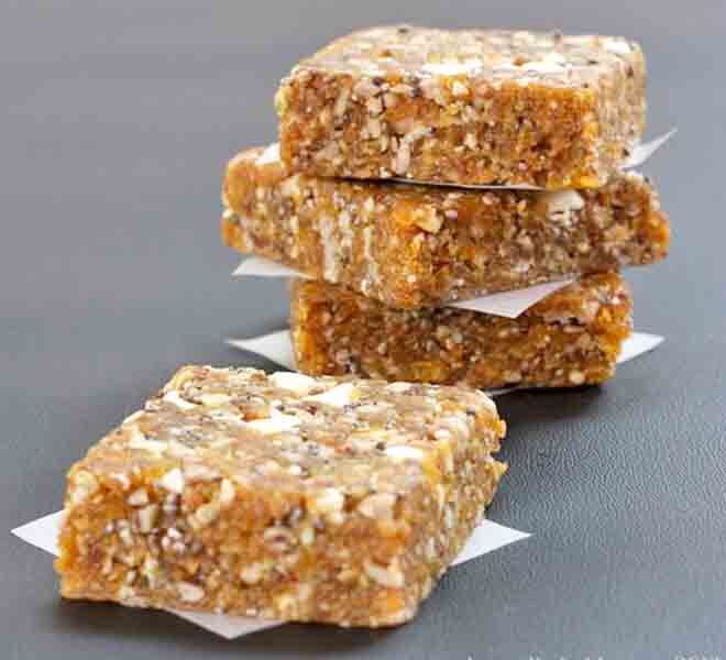 No-bake apricot chia energy bars