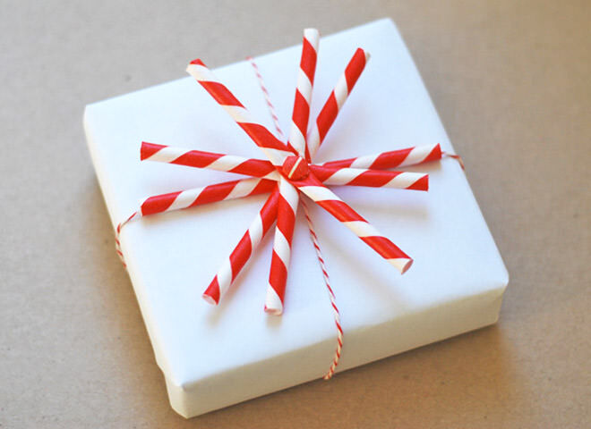 Gift wrap using straws